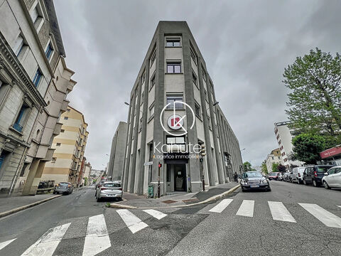 Bureau climatisé au dernier étage-162m2 - quartier Bellevue  proche tramway et sortie autoroute  + une place de parking 130000 42000 Saint etienne