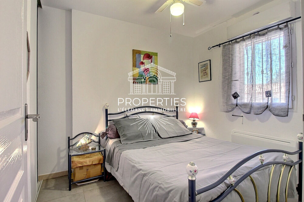 LE LAVANDOU - LE GRAND JARDIN - T2 RENOVE - 48 M² - LOGGIA - PARKING PRIVATIF