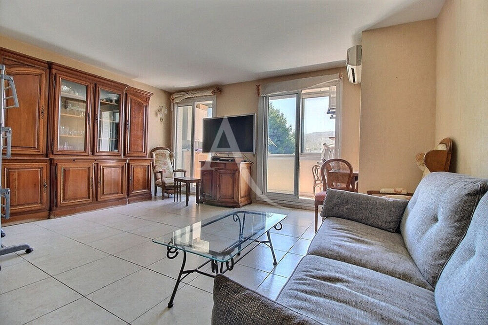 EXCLUSIVITE MARSEILLE 9 - SECTEUR MAZARGUES ? TRAVERSE DU PUITS - APPARTEMENT 2 CHAMBRES - TRAVERSANT - LUMINEUX - CALME ABSOLU