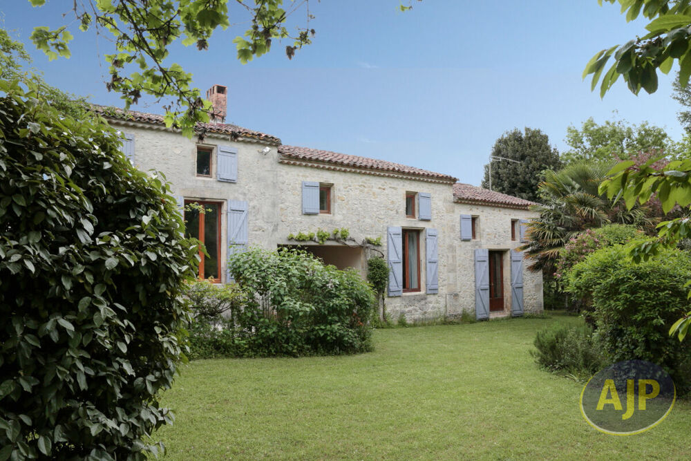 Longère de 160m2 de surface habitable sur 1240m2 de terrain !