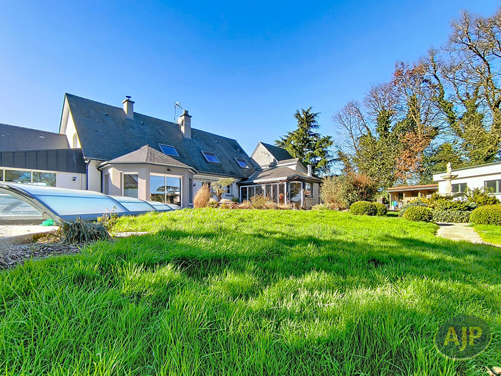 VITRE EN CAMPAGNE Maison 8 pièce(s) 257.84 m2