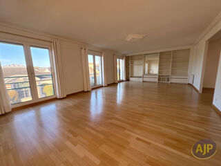  Appartement à louer 4 pièces 122 m²
