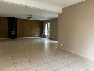  Appartement à louer 5 pièces 150 m²