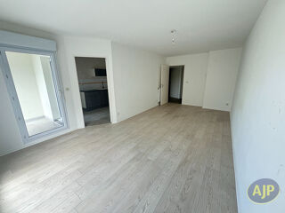  Appartement à louer 3 pièces 65 m²