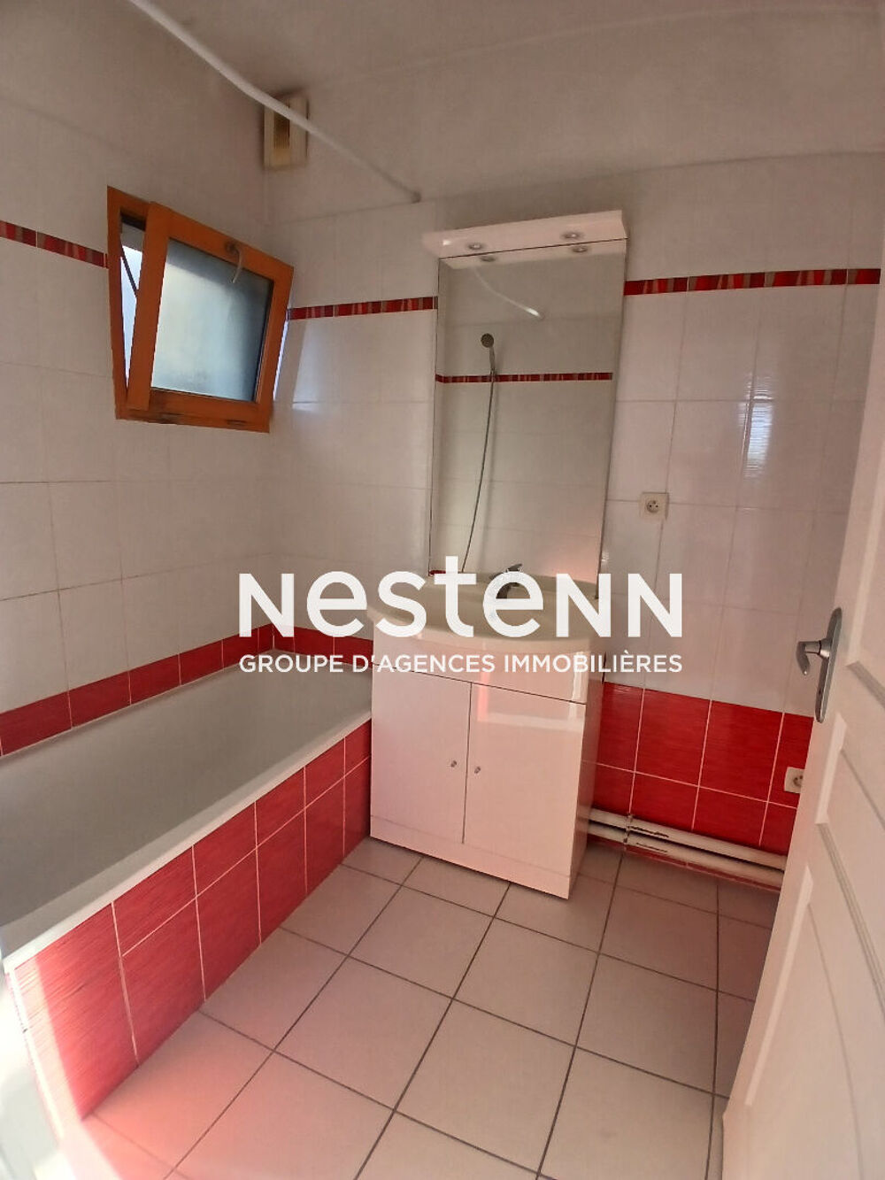 Location Appartement Appartement 2 Pièces avec ascenseur balcon cave parking et garage - 69800 SAINT PRIEST Saint priest