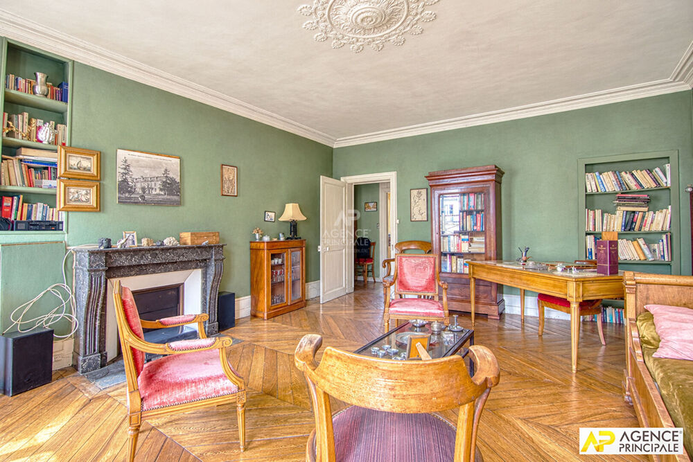Versailles Saint-Louis appartement 6 pièces 140.25 m² carrez situé au 3ème étage