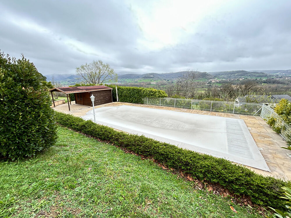 Vente Maison Maison de 180 m² avec vue carte postale. Nombreuses dépendances. Belmont bretenoux