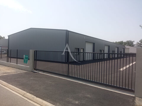 A SALLERTAINE - A LOUER LOCAL ARTISANAL DE 150 m² à 300 m² 850 85300 Sallertaine