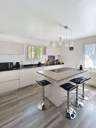  Maison � louer 5 pi�ces 132 m� Lambesc