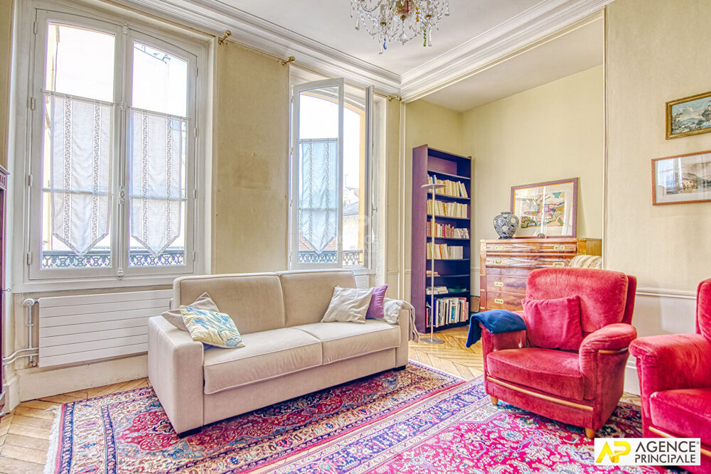 Vente Appartement Versailles Saint-Louis Appartement 5 pièces 117.37 m² carrez situé au 1er étage d'un immeuble 18ème Versailles