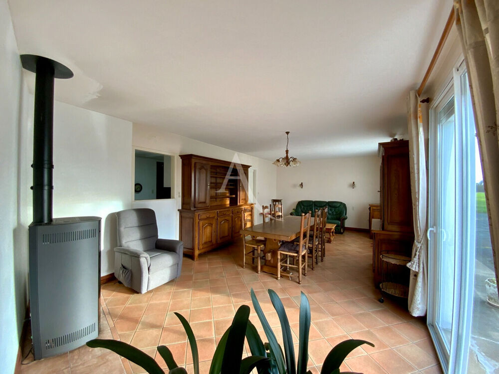 Vente Maison Propriété à la campagne avec dépendances et maison à rénover St genis de saintonge