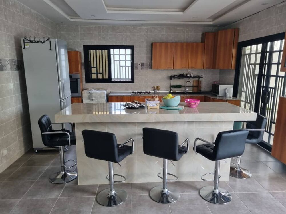 Location Maison SPACIEUSE MAISON MODERNE A LOUER MEUBLEE COMPOSEE DE 5 CHAMBRES ET D'UNE PISCINE à Saly Saly (Senegal)
