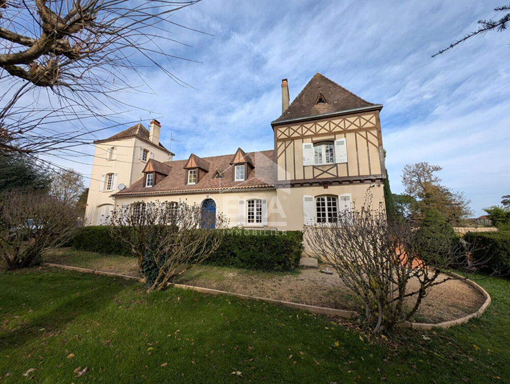 Vente Maison Maison à vendre de caractère à Montpon-Ménestérol  en Dordogne- 11 pièces, 8 chambres, piscine Montpon menesterol