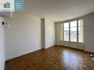  Appartement à louer 3 pièces 79 m²