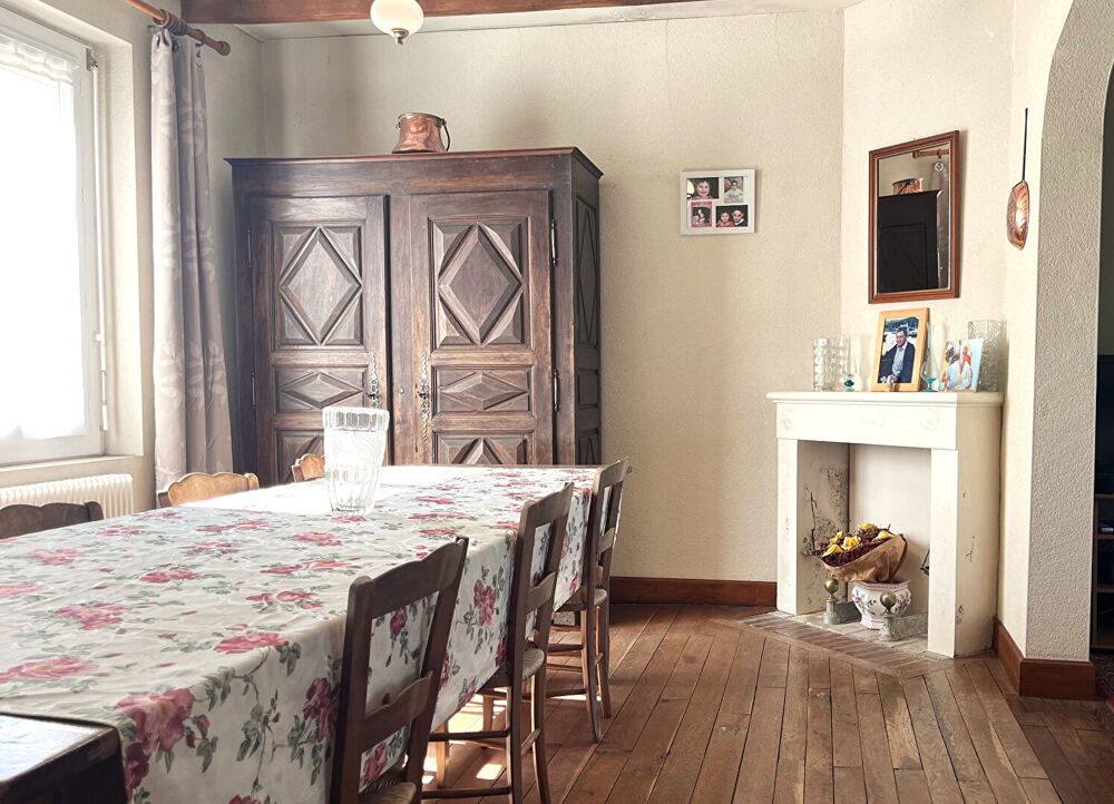 Ancien corps de ferme avec dépendances et potentiel