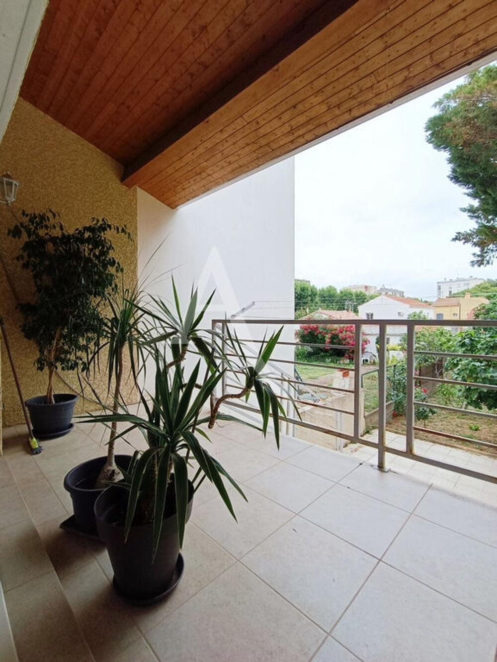 Location Appartement NARBONNE - APPARTEMENT 106M² - 2 CHAMBRES, 1 BUREAU, 1 TERRASSE, 1 GARAGE Narbonne