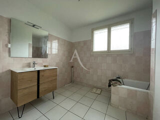  Maison à louer 3 pièces 81 m²
