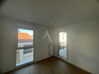  Appartement à louer 3 pièces 65 m²