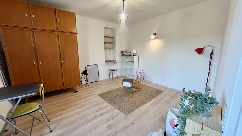 Location Appartement JOLI T1 rénové et Meublé Nice