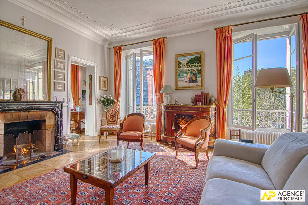 Vente Appartement Versailles Clagny Appartement 6 pièces 158 m² carrez situé au 1er étage d'une superbe bâtisse 19ème avec grenier et 2 caves Versailles