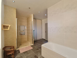  Maison à louer 8 pièces 188 m²