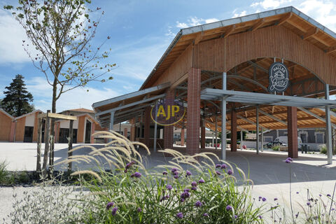 LOCAL COMMERCIAL LACANAU BOURG 255000 33680 Lacanau