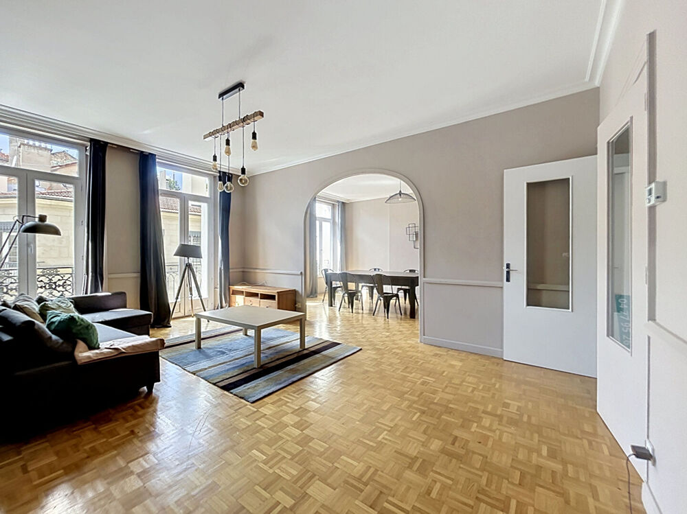 Exclusivité NESTENN : VASTE APPARTEMENT DE CARACTÈRE DE 114 M² EN PLEIN CENTRE-VILLE