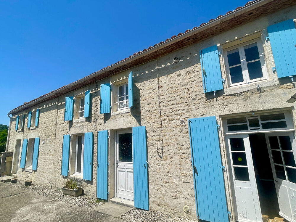 Maison et maison d'amis en centre ville LOULAY, tout à l'égout