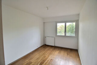  Appartement à louer 4 pièces 84 m²