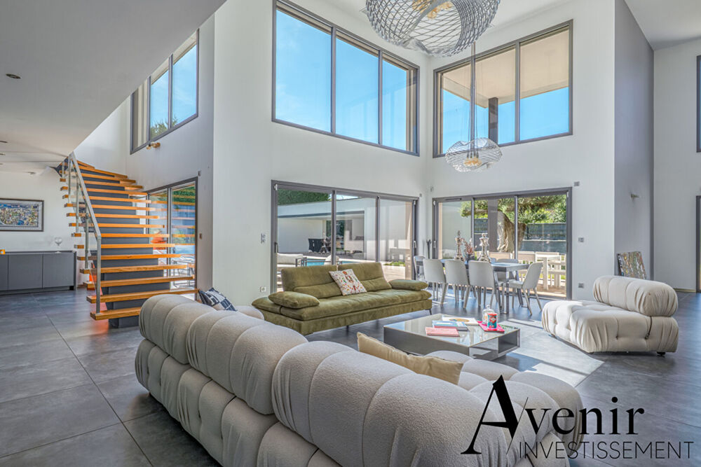 Vente Maison Superbe Villa contemporaine - 291m2 sur 1500m2 de terrain - Climatisée -  Piscine - Pétanque - Salle cinéma - Garage double à Ne Neyron