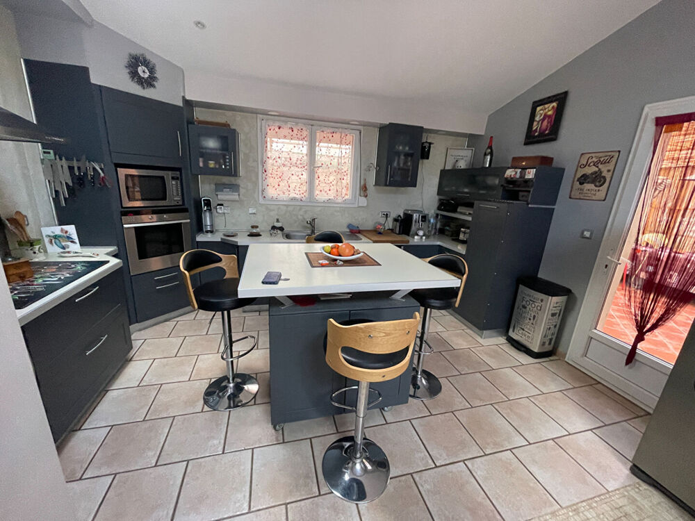 Vente Maison Villa Cuers 5 pièce(s) 130 m2 Cuers