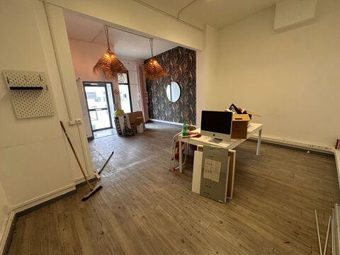 Local coeur de ville sur Place de la Mairie 1150 13310 Saint martin de crau