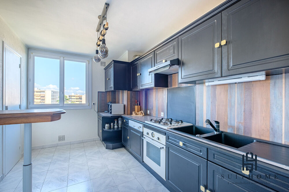 Vente Appartement Appartement T5 à vendre proche de la maison de la danse Appartement  5 pièce(s) 82m2 4 chambre au dernier étage à LYON 8 Lyon 8