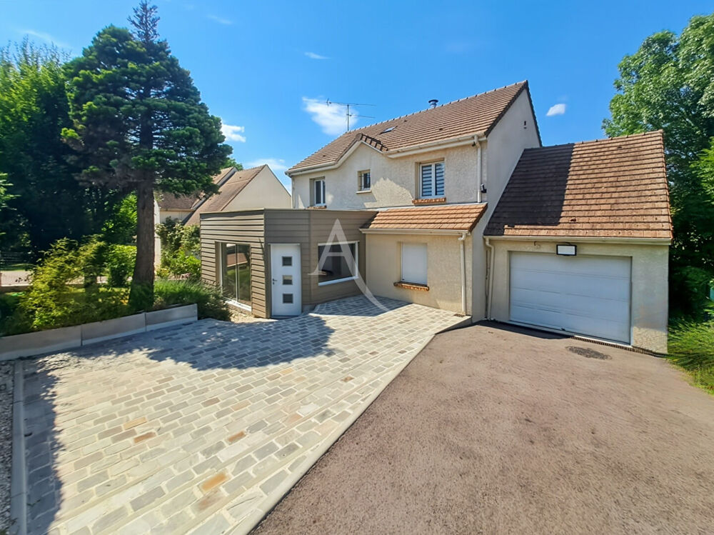 Maison individuelle de 136 m² , 4 /5 chambres , Bureau , Grand garage , Proche RER C