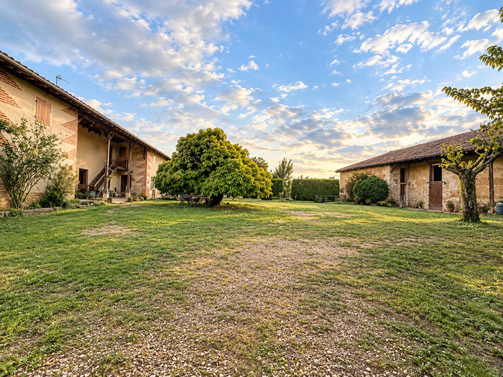 Vente Maison VONNAS PROPRIÉTÉ DE CARACTÈRE ? 250 m² HABITABLES, DÉPENDANCE DE 200 m² ET TERRAIN DE 7 000 m² ! Vonnas