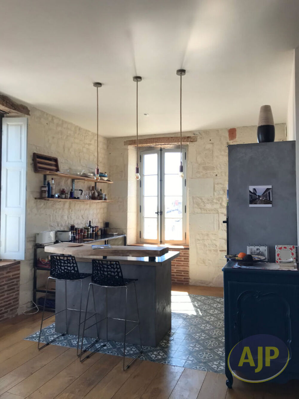 Location Appartement DUPLEX MEUBLÉ QUARTIER ST VIVIEN -  73.12 m2 Saintes