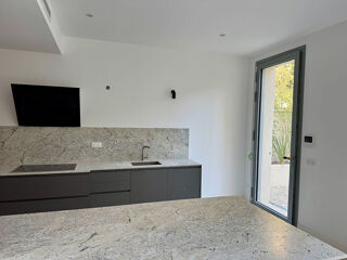  Maison à louer 6 pièces 240 m²