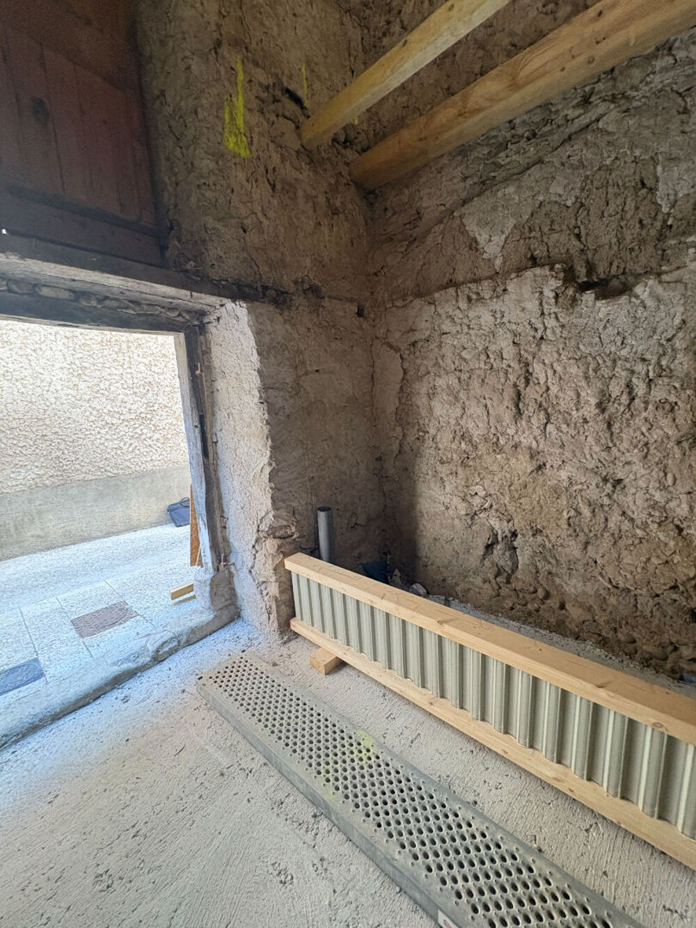 Vente Maison REMISE À RÉNOVER 82 m² SUR DEUX NIVEAUX FORT POTENTIEL D'AMÉNAGEMENT Saint hilaire