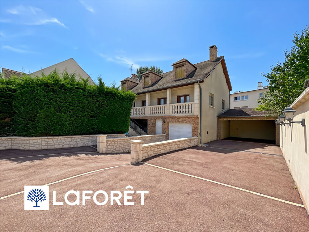 Maison sur sous-sol total de 6 pièces à vendre à Sainte Geneviève des Bois