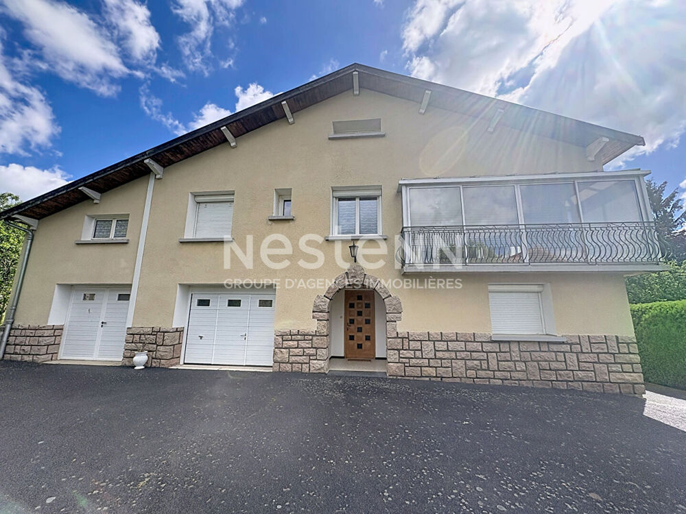 Proche centre MONTFAUCON Maison traditionnelle de 110 m2 environ avec terrain plat et garages
