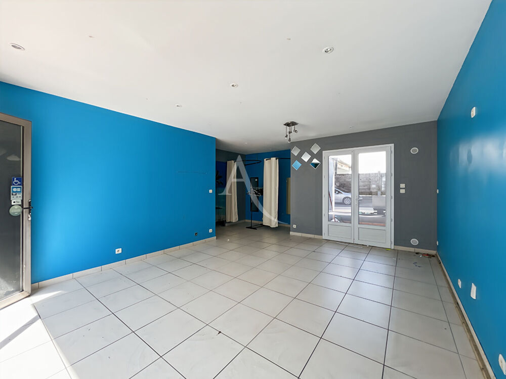 Ensemble immobilier avec local commercial en RDJ et T2 mezzanine à l'étage