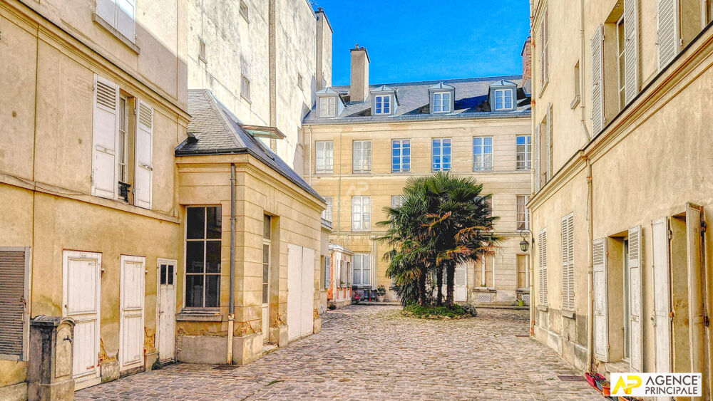 Vente Appartement Versailles Notre-Dame  appartement 3 pièces 71m² carrez situé au 2 ème étage d'un immeuble 18 éme avec cave Versailles