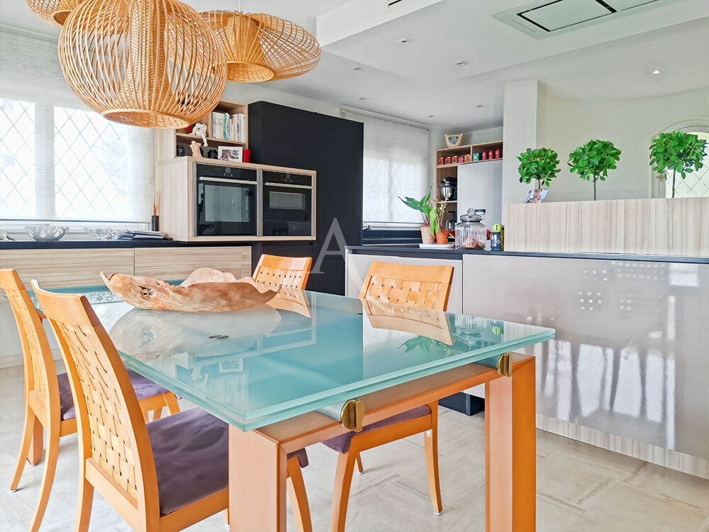 Maison Le Cannet Mairie 5 pièces 200 m² - Terrain 1350m² - Vue mer - Piscine - Jardins et terrasses exotiques