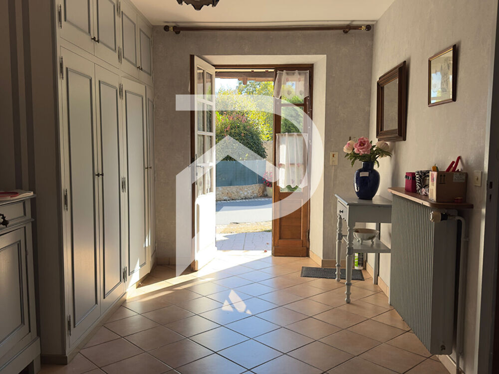 Maison en pierres, gîte et dépendances à ISSAC