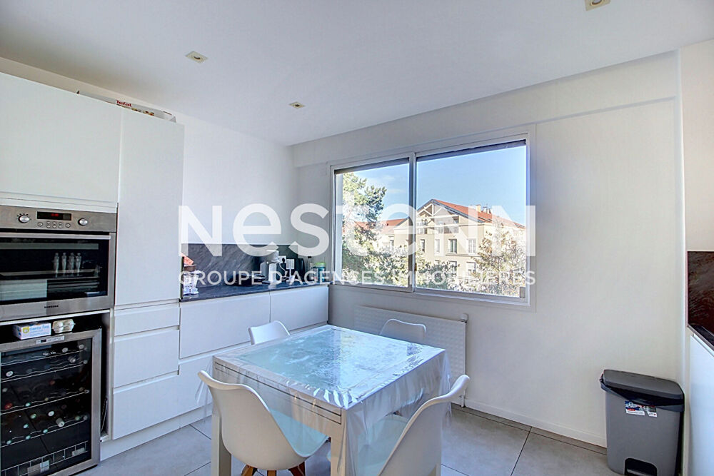 Vente Appartement Grand Appartement type 5 pices avec Terrasse Cave et Parking Rue Pagre - 69500 BRON Bron