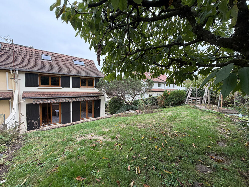 Vente Maison Charmante maison 6 pièces à Cognin, avec jardin, terrasse et garage, proche écoles et commodités ! Cognin
