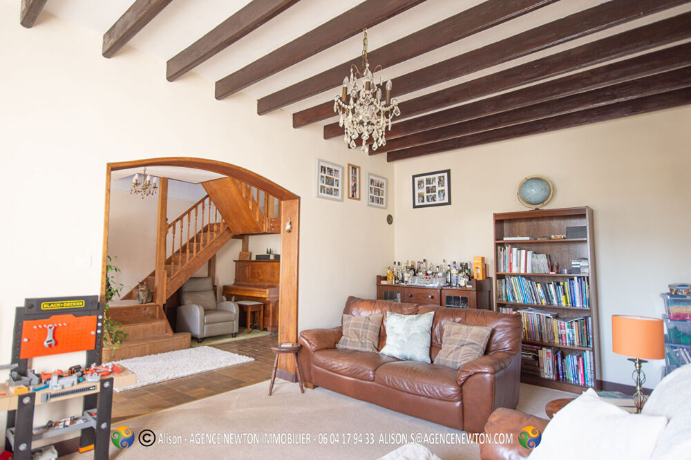 MAYENNE, La Dorée, 4-6 chambres, 227 m² habitables, dépendances, garage, jardin, puits, sur un terrain de 3897 m².