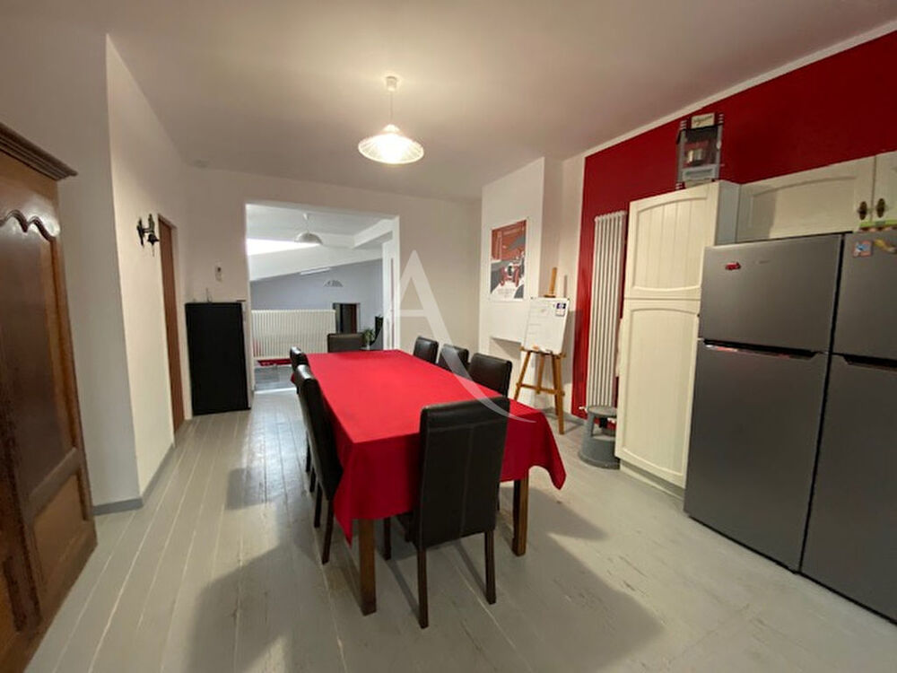 Vente Maison Vaste maison avec jardin, terrasse, garage et piscine Rochefort
