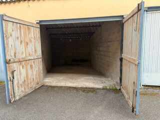  Parking / Garage à louer 18 m²