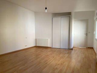  Appartement à louer 5 pièces 132 m²